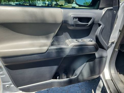 Used 2019 Toyota Tacoma SR5 AWD/4WD image 13