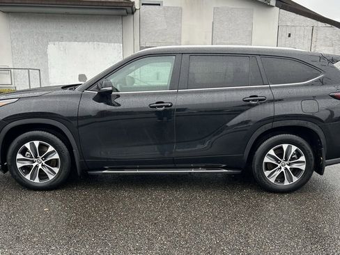 Certified 2024 Toyota Highlander XLE image 8