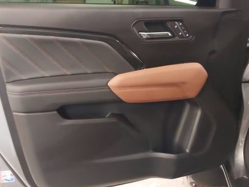 Used 2025 GMC Canyon AT4 w/ Technology Plus Package AWD/4WD image 19