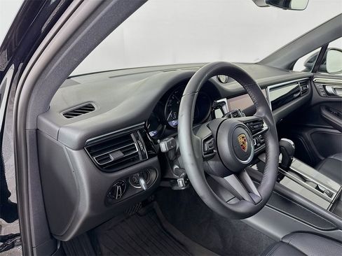 Used 2024 Porsche Macan image 4