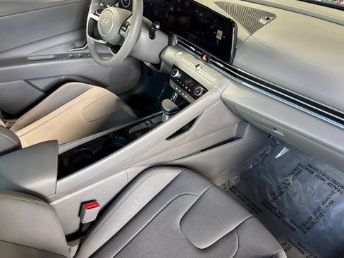 Used 2024 Hyundai Elantra Blue image 33