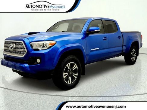 Used 2017 Toyota Tacoma TRD Sport w/ Tow Package AWD/4WD image 1
