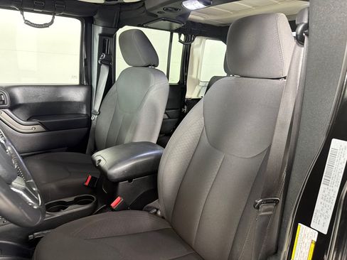 Used 2017 Jeep Wrangler Unlimited Sport w/ Quick Order Package 24S AWD/4WD image 13