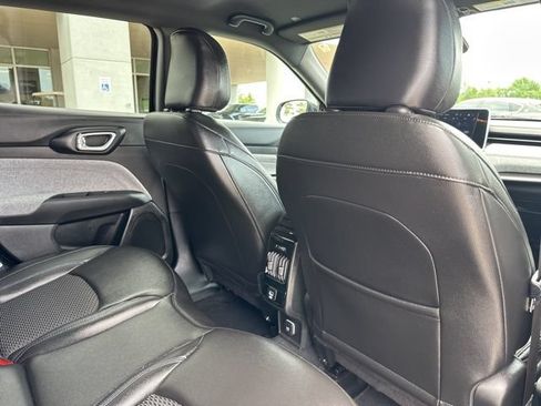 Certified 2025 Jeep Compass Latitude AWD/4WD image 37