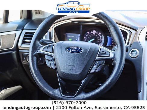 Used 2018 Ford Fusion SE image 13