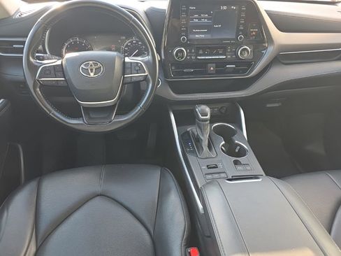 Used 2022 Toyota Highlander XLE image 22
