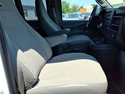 Used 2025 GMC Savana 3500 LT w/ LT Preferred Equipment Group RWD image 8