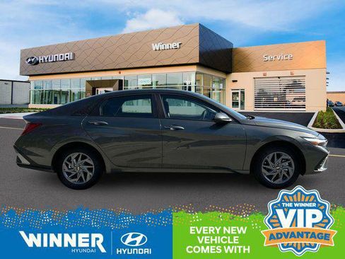 New 2025 Hyundai Elantra Blue image 9