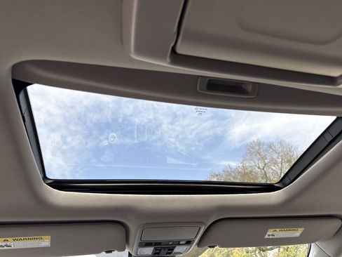 Used 2024 Honda Odyssey Elite image 16