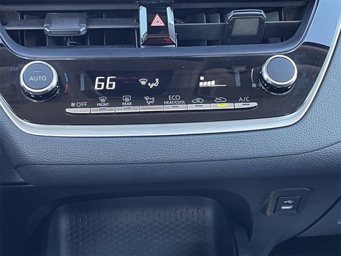 Used 2025 Toyota Corolla LE image 18