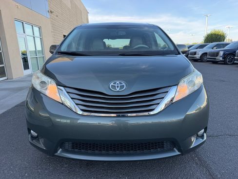 Used 2014 Toyota Sienna XLE w/ XLE Premium Package FWD image 23