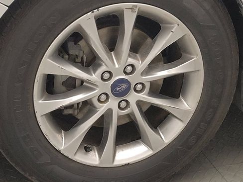 Used 2017 Ford Fusion SE w/ Fusion SE Technology Package FWD image 31