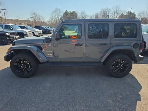 Used 2022 Jeep Wrangler Unlimited Sahara w/ Cold Weather Group image 4