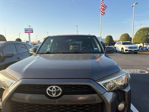 Used 2015 Toyota 4Runner SR5 AWD/4WD image 2