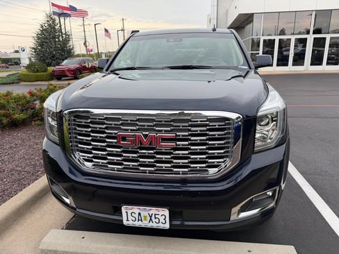 Used 2020 GMC Yukon Denali w/ Denali Ultimate Package AWD/4WD image 3