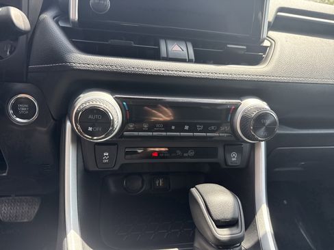 Used 2025 Toyota RAV4 XLE FWD image 24