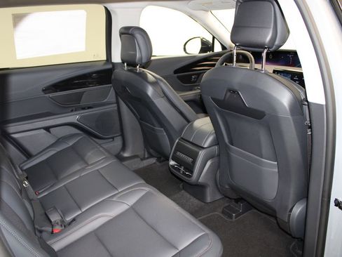 New 2026 Lincoln Nautilus Premier AWD/4WD image 32