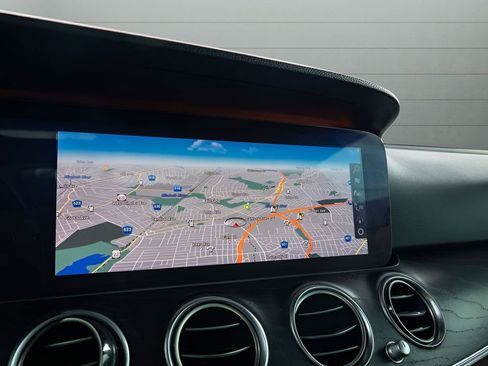 Used 2020 Mercedes-Benz E 350 Sedan image 23