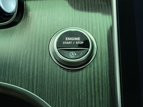 Used 2025 Mercedes-Benz C 300 Sedan image 24