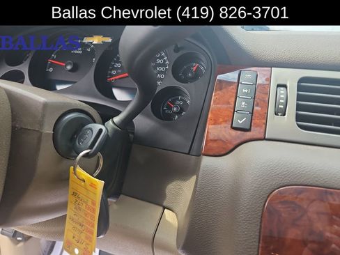 Used 2010 Chevrolet Tahoe LTZ RWD image 17