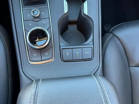 Used 2024 Cadillac XT4 Premium Luxury image 14