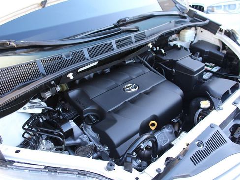 Used 2015 Toyota Sienna Limited Premium FWD image 43
