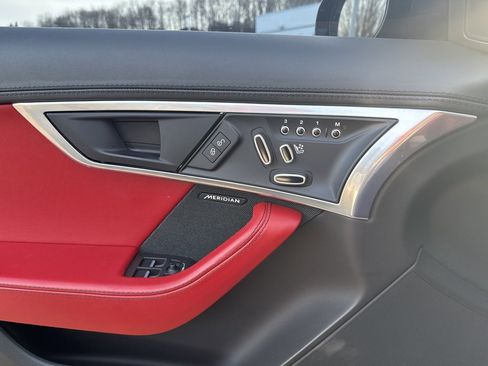 Used 2019 Jaguar F-TYPE Convertible image 10