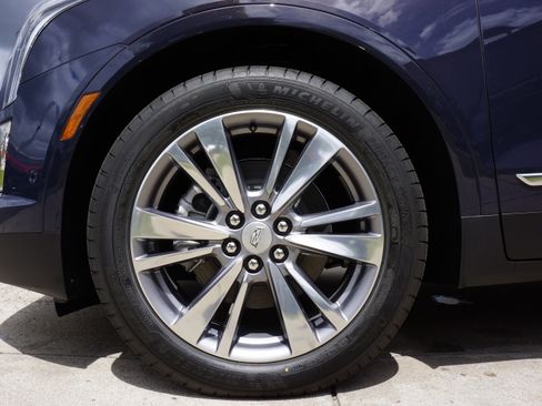 Used 2025 Cadillac XT5 Premium Luxury image 18