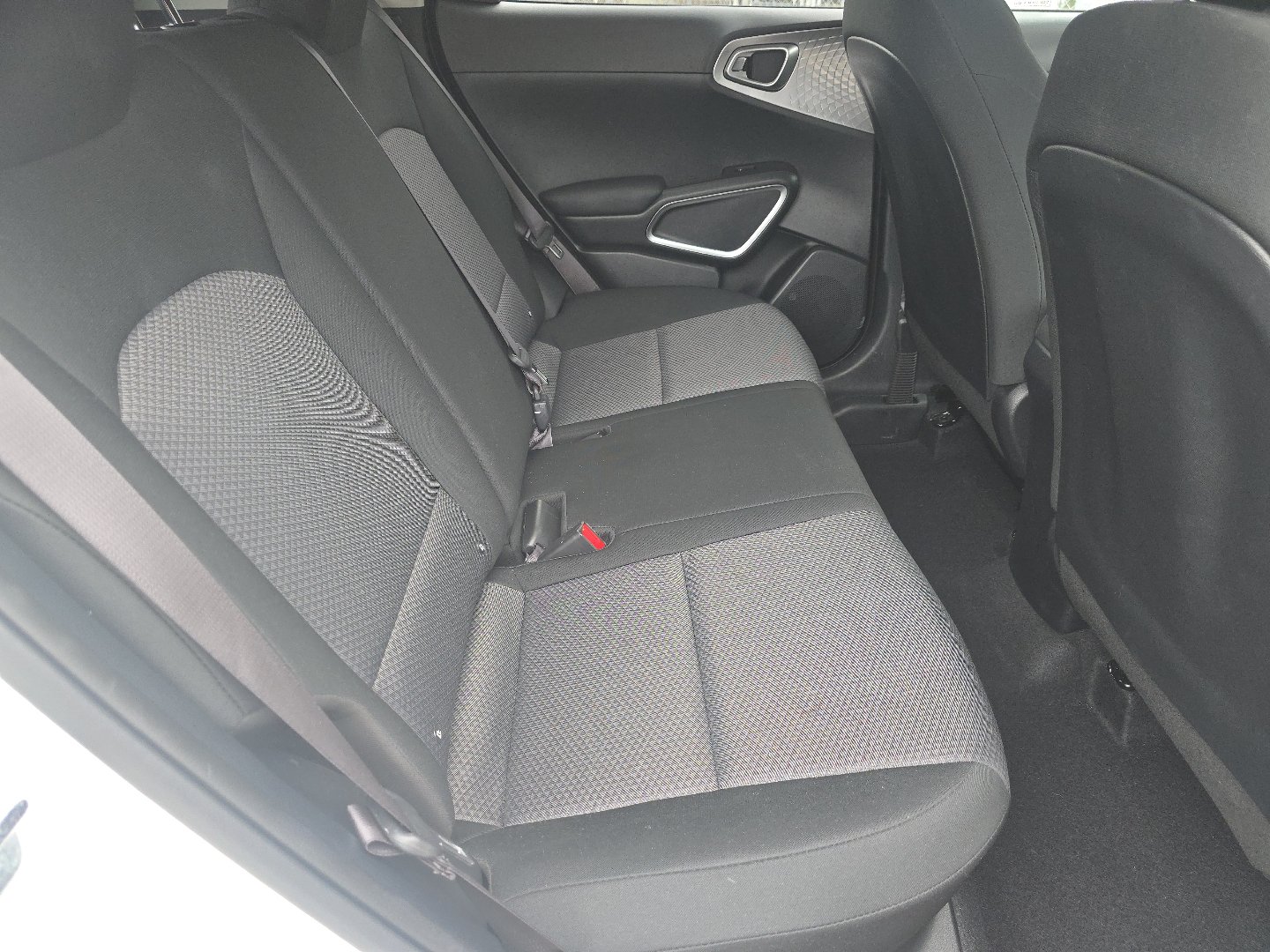 Used 2025 Kia Soul LX w/ LX Technology Package FWD image 17