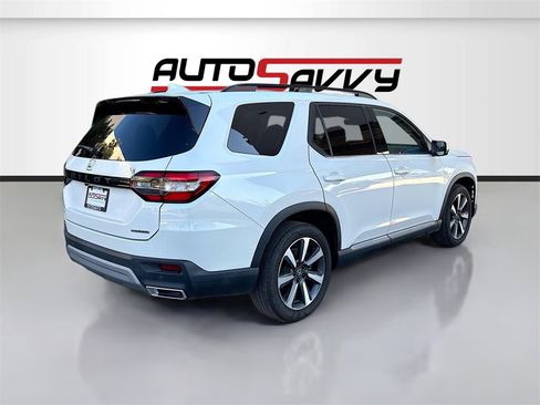 Used 2023 Honda Pilot Touring image 7
