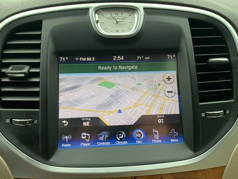 Used 2014 Chrysler 300 C RWD image 13