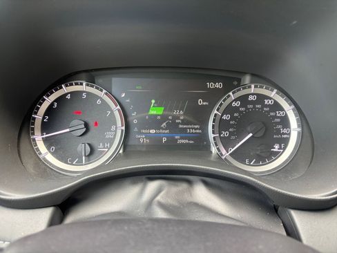 Used 2025 Toyota Highlander LE FWD image 43
