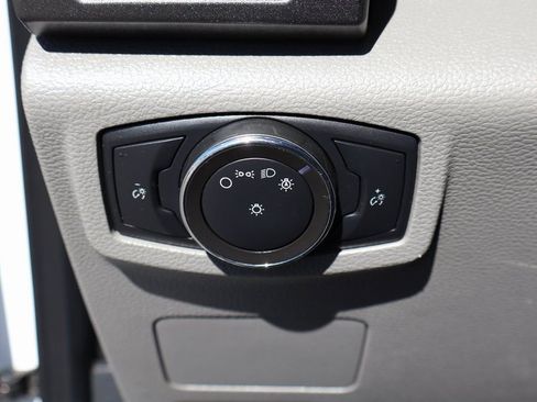 Used 2022 Ford F550 2WD Crew Cab Super Duty w/ Power Equipment Group image 21