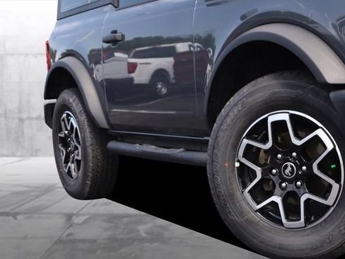 Used 2022 Ford Bronco 2-Door AWD/4WD image 3