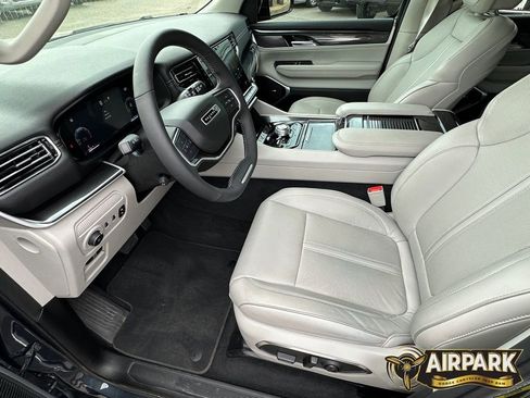 New 2024 Jeep Wagoneer L Base w/ HD Trailer Tow Package image 15