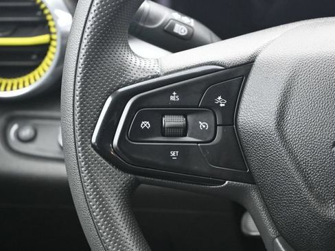 Used 2025 Chevrolet Trax LT FWD image 16