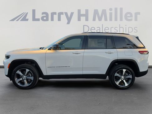 New 2026 Jeep Grand Cherokee Limited w/ Luxury Tech Group II AWD/4WD image 2