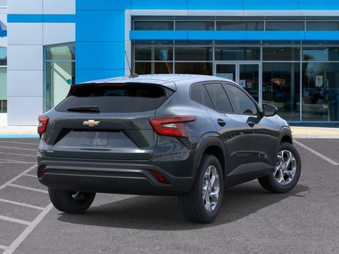 New 2026 Chevrolet Trax LS w/ LS Convenience Package FWD image 4