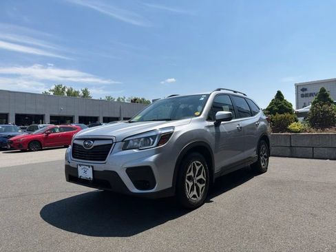 Used 2019 Subaru Forester Premium AWD/4WD image 3