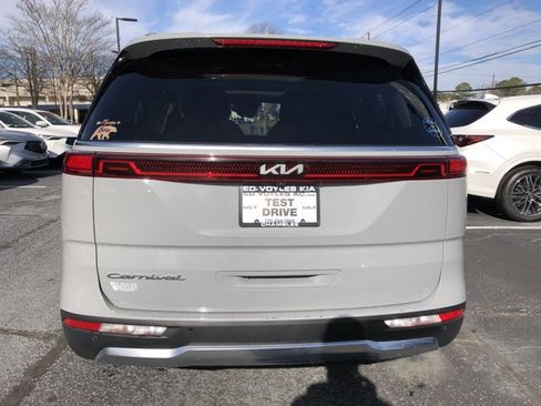 Used 2022 Kia Carnival SX Prestige image 4