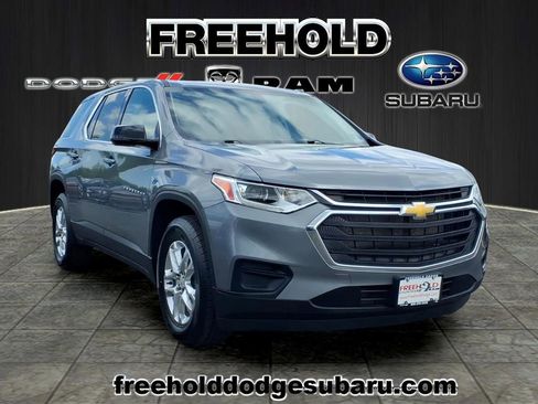 Used 2020 Chevrolet Traverse LS FWD image 1