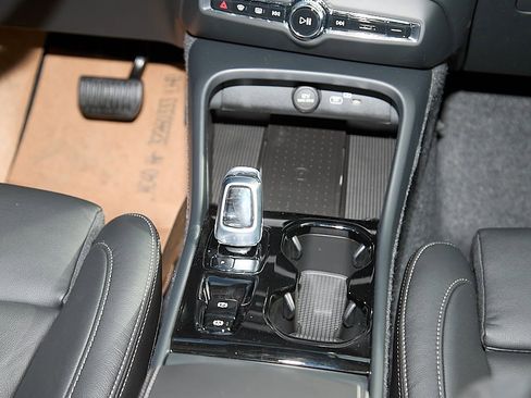 New 2026 Volvo XC40 B5 Ultra w/ Climate Package image 28