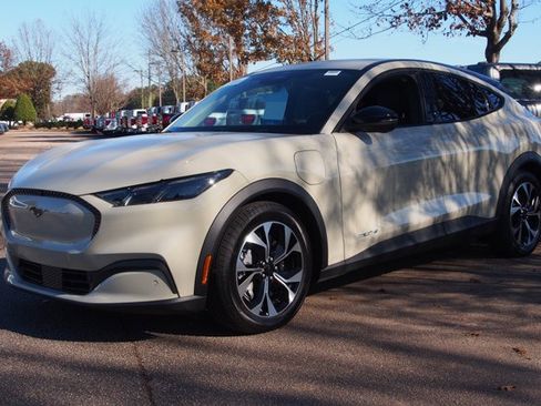 Certified 2025 Ford Mustang Mach-E Select image 3