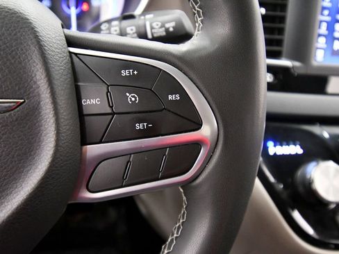 Used 2023 Chrysler Voyager LX image 22