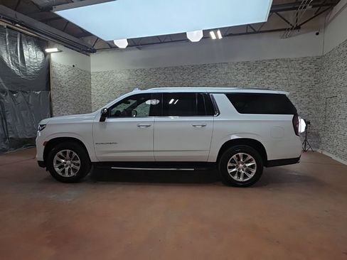 Used 2023 Chevrolet Suburban Premier image 4
