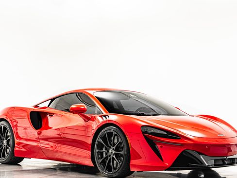 Used 2023 McLaren Artura RWD image 30