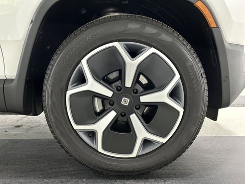 Used 2024 Rivian R1S Adventure AWD/4WD image 11