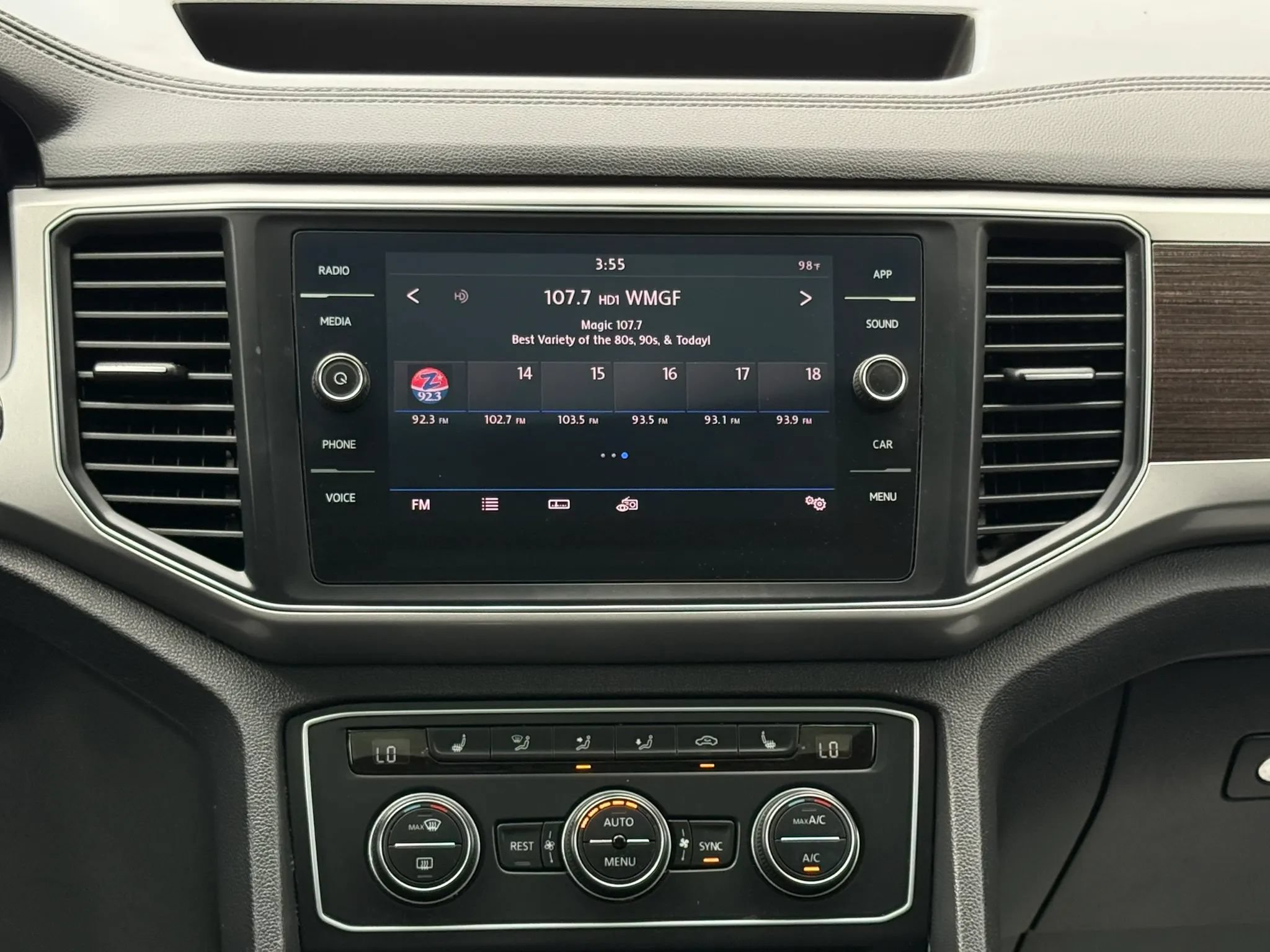 Used 2019 Volkswagen Atlas SE w/ Panoramic Sunroof Package FWD image 9