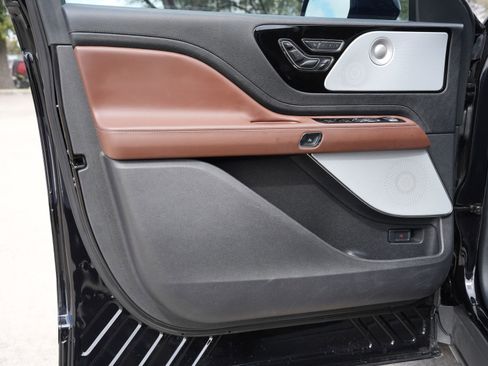 Used 2025 Lincoln Aviator Reserve w/ Equipment Group 201A image 18