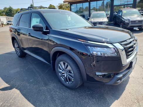 New 2025 Nissan Pathfinder SV image 2